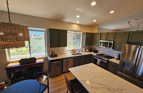 Tucson House | Getaway Desert Oasis with Pool, Hot Tub, Privacy, Stunning Views !