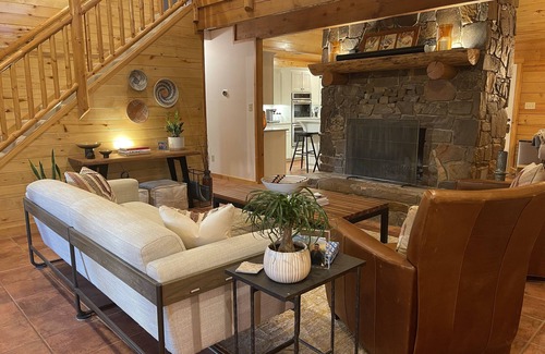 Athens Cabin | Getaway from the hustle and bustle and stay in a peaceful cabin in the woods!