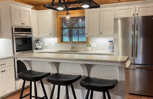Athens Cabin | Getaway from the hustle and bustle and stay in a peaceful cabin in the woods!