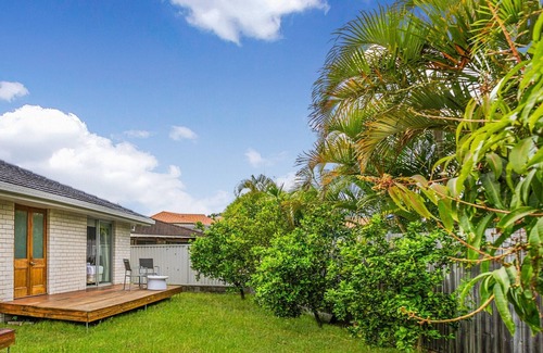 Mermaid Waters House | Getaway House - Great Value 5 mins walk to beach - Family friendly holiday home