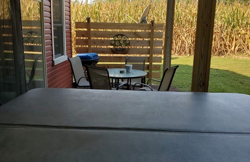 Fontanet Apartment | Getaway in the country/Beautiful Parke County/Large hot tub and much more!