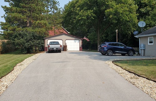 Fontanet Apartment | Getaway in the country/Beautiful Parke County/Large hot tub and much more!