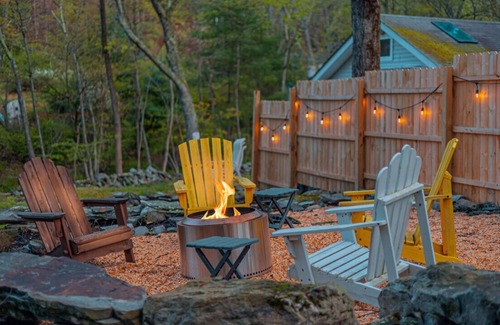 Dingmans Ferry House | Getaway in the Poconos | 90 mins from NYC