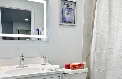 Lutz Apartment | Getaway / Private SUITE B Tranquility 🏡 close to ✈️ beach, mall, park, zoo