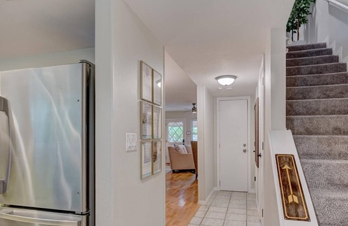 Town N County Park House | Getaway to Iki - End Unit Townhome - Close to Tampa Bay & Downtown - Minutes to Airport