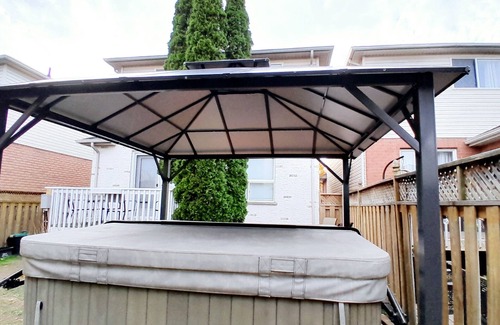 Orillia House | ❤ Getaway with an 8-seater Hot Tub ❤nn