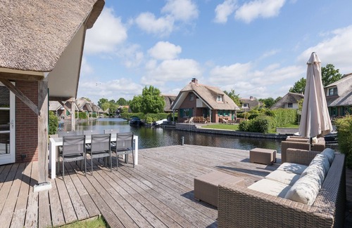 Wanneperveen Villa | Giethoorn Villa with Modern Touch