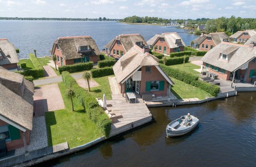 Wanneperveen Villa | Giethoorn Villa with Modern Touch