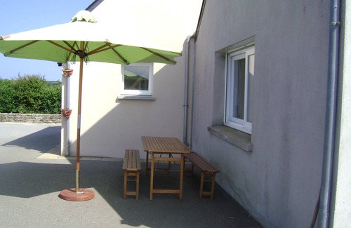 Plouarzel Cottage | Giîte between land and sea <