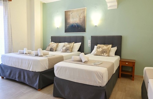 Benitses Hotel | Gina Studios