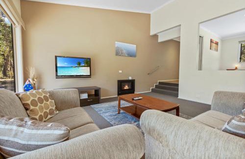 Forge Creek House | Gippsland - Waterfront Retreat