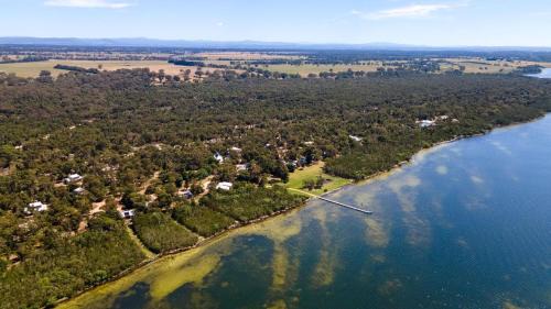 Forge Creek House | Gippsland - Waterfront Retreat