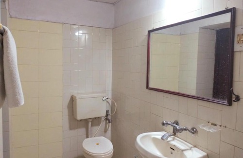 Kota Bed & Breakfast | Girdhrwal Resort-Near Trikuta Tample