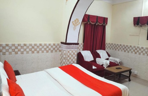 Kota Bed & Breakfast | Girdhrwal Resort-Near Trikuta Tample