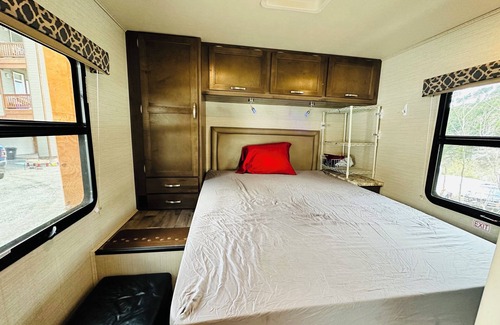 Eagle River House | Girdwood Mountain View Paradise