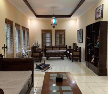 Cilobak Villa | Gisela Resto Villa