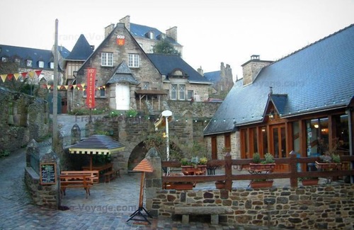 Plerin House | Gite, 10 minutes plage des Rosaires, 2/4 persons