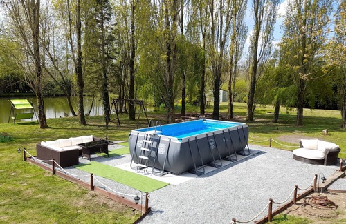Villiers-le-Pre House | Gite 3 bedroom, 2 bathroom, swimming pool, fishing lakes, large mature garden