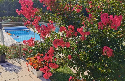 Pellegrue House | Gite all comforts, completely one level, heated swimming pool, large garden.