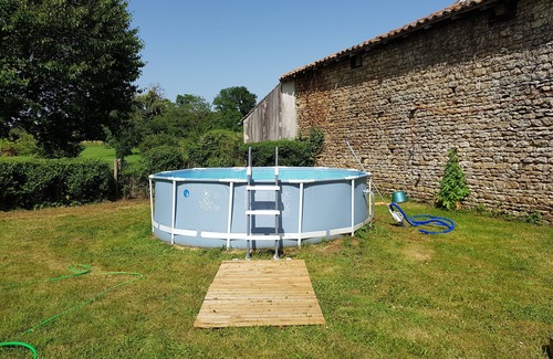 Melleran House | Gite au Calme à Melleran, Deux-sèvres, Nouvelle Aquitaine. Chiens Sont Acceptés
