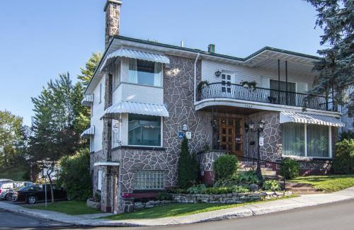Jonquiere Bed & Breakfast | Gite Au P'tit Manoir B&B