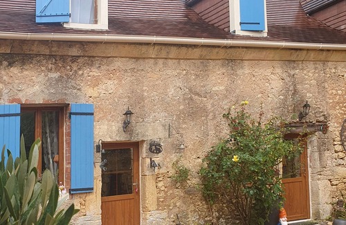 Les Eyzies House | Gite aux Eyzies Avec Piscine 5mn du Centre Tous Commerces Animaux Acceptés