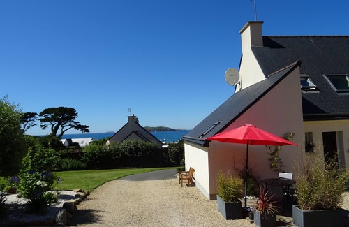 Trelevern Cottage | Gîte bord de l'eau, les Agapanthes, bay of Perros Guirec - Brittany on the GR34