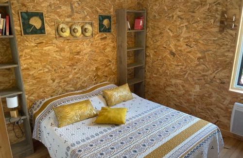Bessuejouls Ski Chalet | GITE CHALET BOIS