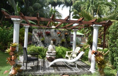 Le Moule House | Gite d'Arles Bungalow "L'Oasis"