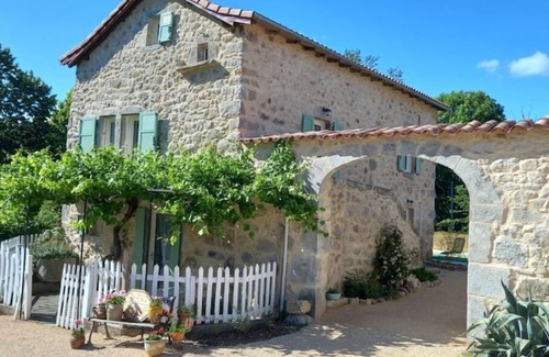 Sanvensa House | Gite de 4 Chambres Pour 10 Personnes au Maximun Avec Piscine
