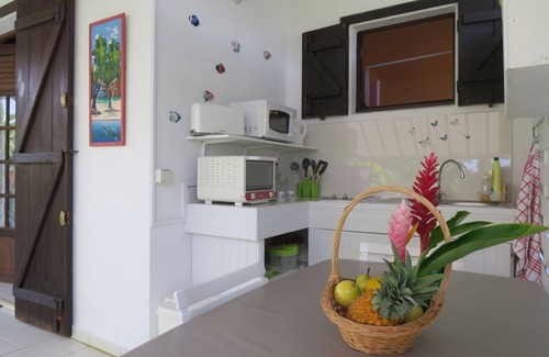 Petit-Bourg Apartment | GITE DE CHARME fleuri à Petit Bourg : Self-catering accommodation