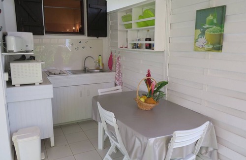 Petit-Bourg Apartment | GITE DE CHARME fleuri à Petit Bourg : Self-catering accommodation