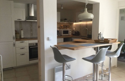Dernacueillette Apartment | Gite de l'Ancienne Poste. Pied a terre in the Corbieres