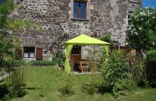 Vic-sur-Cere Cottage | Gite de La Salle in fortified house of the sixteenth century in Vic-sur-Cere