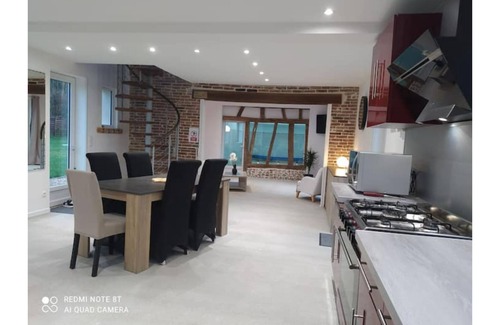 Neaufles-Auvergny Villa | Gite de la vallée, with indoor swimming pool