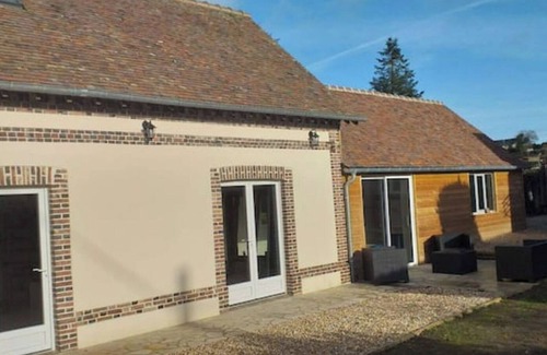 Neaufles-Auvergny Villa | Gite de la vallée, with indoor swimming pool