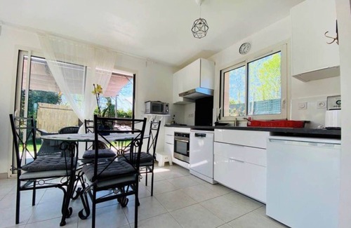 Montauban House | Gite du golf with swimming pool