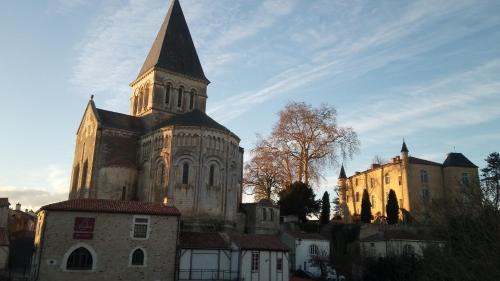 Mareuil-Sur-Lay-Dissais House | Gite Du Rocher