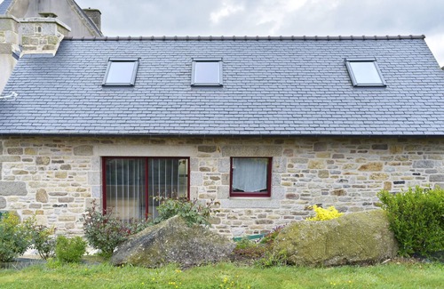 Plouarzel Cottage | Gîte for 4 people with swimming pool and jacuzzi in outbuilding for relaxation