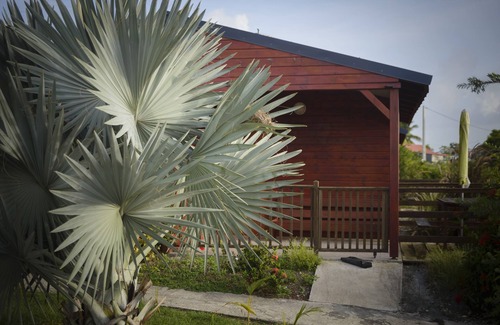 Port-Louis House | GITE HIBISCUS KAROLANN