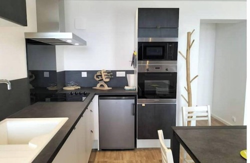 Le Ru Apartment | Gîte Île Grande T2, sea view 200m from the beach