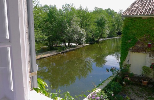 Saint-Meard-de-Drone House | Gîte in a mill on the Dronne in the Dordogne. Direct access to the river