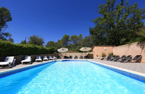 Saint-Paul-en-Foret Apartment | Gîte in a superb Provencal farmhouse nestled in 4300 m² of parkland