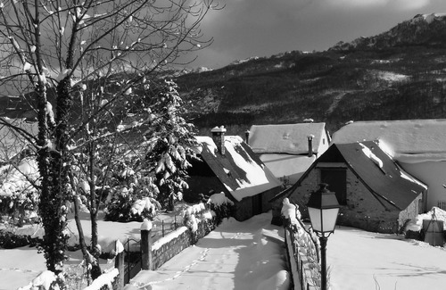 Aucun Cottage | Gite in bigourdane barn in the village d`Aucun