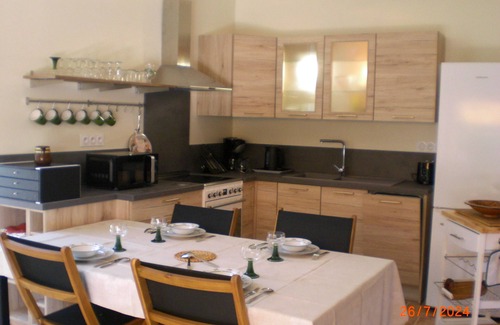 Martrin House | Gite in renovated barn, PMR access, in the heart of nature, hiking, cycling.