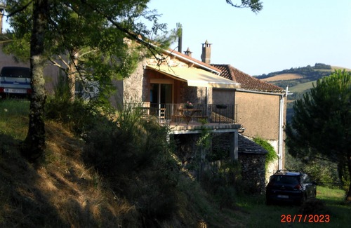 Martrin House | Gite in renovated barn, PMR access, in the heart of nature, hiking, cycling.