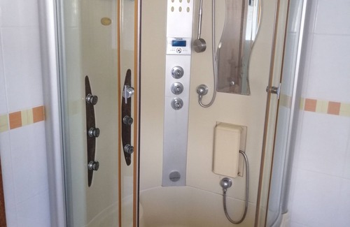 Annevoie-Rouillon Apartment | GITE "LE BEL ETAGE" 6 PERSONS WITH SWIMMING POOL AND JACUZZI Sleeps 3.