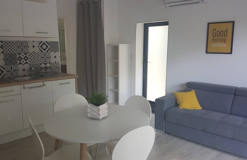 Bedarrides Cottage | Gite LE PILA new air-conditioned apartment located in a park