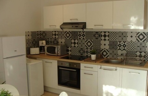 Bedarrides Cottage | Gite LE PILA new air-conditioned apartment located in a park