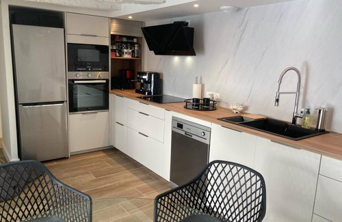 Montrozier Apartment | Gite Le Prédaïou, sleeps 4